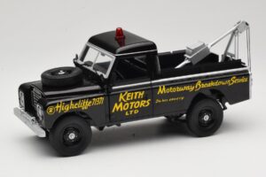 Land Rover Series III Спасителен Автомобил Черен Universal Hobbies 1:18 4411 Метал