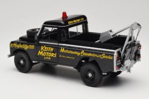 Land Rover Series III Спасителен Автомобил Черен Universal Hobbies 1:18 4411 Метал — снимка 7 от 8