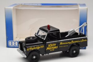 Land Rover Series III Спасителен Автомобил Черен Universal Hobbies 1:18 4411 Метал — снимка 8 от 8