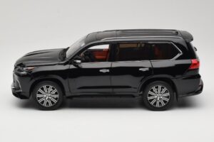 Lexus LX570 J200 Черен LCD 1:18 LCD18010-BL Метал — снимка 4 от 8
