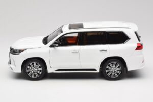 Lexus LX570 J200 Бял LCD 1:18 LCD18010-WH Метал — снимка 4 от 8