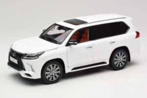 Lexus LX570 J200 Бял LCD 1:18 LCD18010-WH Метал