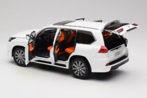 Lexus LX570 J200 Бял LCD 1:18 LCD18010-WH Метал — снимка 5 от 8