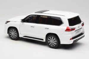 Lexus LX570 J200 Бял LCD 1:18 LCD18010-WH Метал — снимка 7 от 8