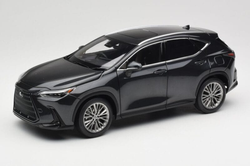 Lexus NX450h+ AZ20 Черен Kyosho 1:18 08968GBK Смола