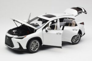 Lexus NX450h+ AZ20 Бял Kyosho 1:18 08968Q Смола — снимка 2 от 8