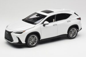 Lexus NX450h+ AZ20 Бял Kyosho 1:18 08968Q Смола