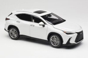 Lexus NX450h+ AZ20 Бял Kyosho 1:18 08968Q Смола — снимка 6 от 8