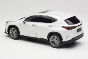 Lexus NX450h+ AZ20 Бял Kyosho 1:18 08968Q Смола — снимка 7 от 8