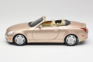 Lexus SC430 Бежов Maisto 1:18 31629 Метал — снимка 4 от 8