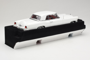 Lincoln Continental Mark II Бял Road Signature 1:18 20078-P1 Метал — снимка 2 от 6