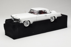 Lincoln Continental Mark II Бял Road Signature 1:18 20078-P1 Метал