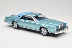 Lincoln Continental Mark V Blue Metallic MCG 1:18 MCG18369 Метал — снимка 4 от 6