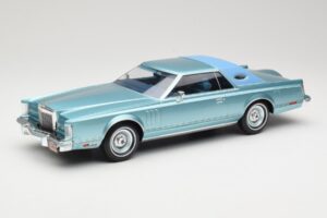 Lincoln Continental Mark V Blue Metallic MCG 1:18 MCG18369 Метал