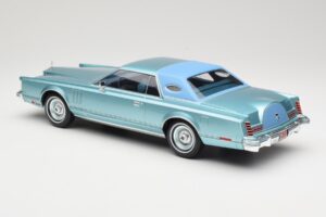Lincoln Continental Mark V Blue Metallic MCG 1:18 MCG18369 Метал — снимка 5 от 6