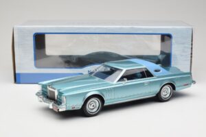 Lincoln Continental Mark V Blue Metallic MCG 1:18 MCG18369 Метал — снимка 6 от 6