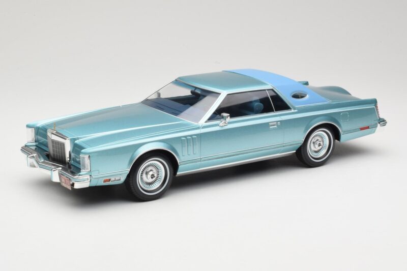 Lincoln Continental Mark V Blue Metallic MCG 1:18 MCG18369 Метал