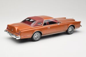 Lincoln Continental Mark V Crystal Apricot Metallic MCG 1:18 MCG18370 Метал — снимка 2 от 6