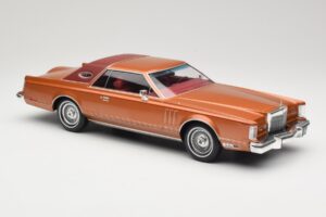 Lincoln Continental Mark V Crystal Apricot Metallic MCG 1:18 MCG18370 Метал — снимка 4 от 6