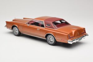 Lincoln Continental Mark V Crystal Apricot Metallic MCG 1:18 MCG18370 Метал — снимка 5 от 6