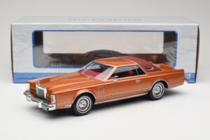 Lincoln Continental Mark V Crystal Apricot Metallic MCG 1:18 MCG18370 Метал — снимка 6 от 6
