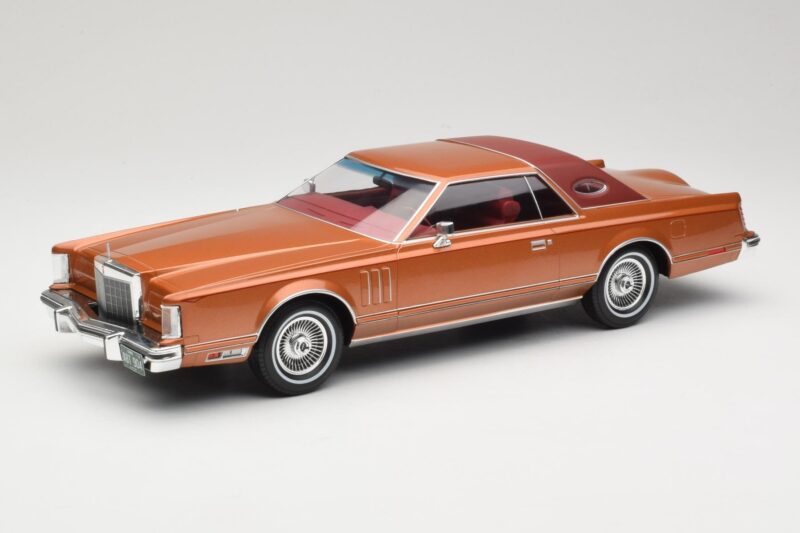 Lincoln Continental Mark V Crystal Apricot Metallic MCG 1:18 MCG18370 Метал
