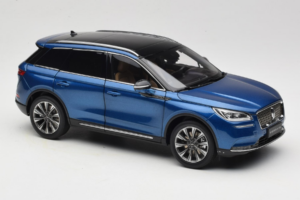 Lincoln Corsair Син OEM 1:18 LINCOLN001 Метал — снимка 6 от 8