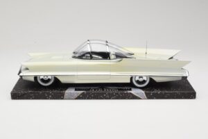 Lincoln Futura Concept Бял Minichamps 1:18 107082030 Метал — снимка 3 от 6
