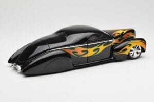 Lincoln Zephyr Scrape Custom Черен с Пламъци Hot Wheels 1:18 57319 Метал — снимка 3 от 8
