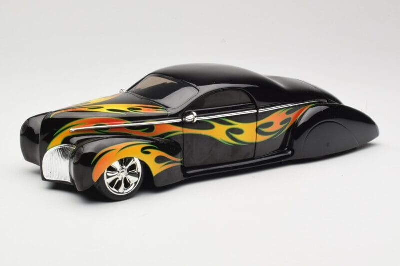 Lincoln Zephyr Scrape Custom Черен с Пламъци Hot Wheels 1:18 57319 Метал