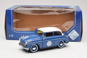 Lloyd Alexander TS #234 Син Revell 1:18 08463 Метал — снимка 8 от 8