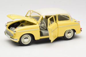 Lloyd Alexander TS Жълт Revell 1:18 08958 Метал — снимка 2 от 8