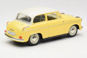 Lloyd Alexander TS Жълт Revell 1:18 08958 Метал — снимка 3 от 8