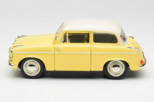 Lloyd Alexander TS Жълт Revell 1:18 08958 Метал — снимка 4 от 8