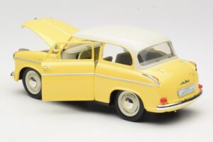 Lloyd Alexander TS Жълт Revell 1:18 08958 Метал — снимка 5 от 8