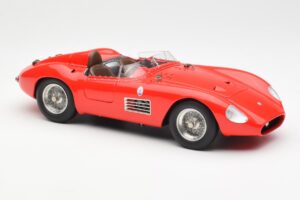 Maserati 300S Червен CMC 1:18 M-105 Метал — снимка 4 от 6