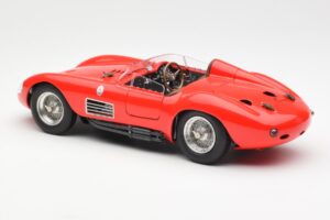 Maserati 300S Червен CMC 1:18 M-105 Метал — снимка 5 от 6