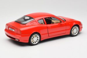 Maserati 3200 GT Червен Bburago 1:18 3341 Метал — снимка 3 от 8