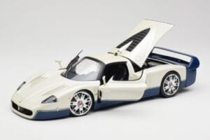 Maserati MC12 Бял Син Hot Wheels 1:18 G7158 Метал — снимка 2 от 8
