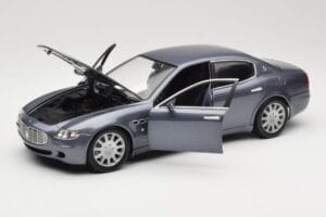 Maserati Quattroporte Blue Metallic Hot Wheels 1:18 B7003 Метал — снимка 2 от 8