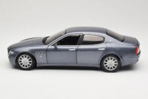 Maserati Quattroporte Blue Metallic Hot Wheels 1:18 B7003 Метал — снимка 4 от 8