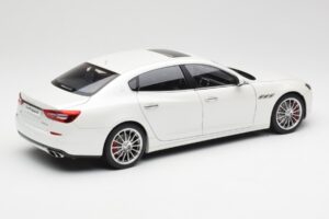 Maserati Quattroporte VI GTS Alpine Бял AUTOart 1:18 75808 Метал — снимка 3 от 8