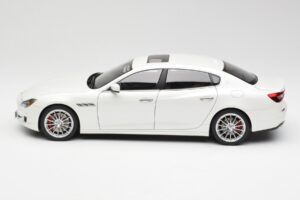 Maserati Quattroporte VI GTS Alpine Бял AUTOart 1:18 75808 Метал — снимка 4 от 8