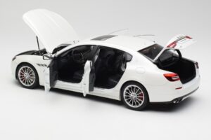 Maserati Quattroporte VI GTS Alpine Бял AUTOart 1:18 75808 Метал — снимка 5 от 8