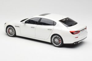 Maserati Quattroporte VI GTS Alpine Бял AUTOart 1:18 75808 Метал — снимка 7 от 8