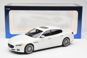 Maserati Quattroporte VI GTS Alpine Бял AUTOart 1:18 75808 Метал — снимка 8 от 8