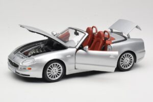 Maserati Spyder Сребрист Maisto 1:18 31667 Метал — снимка 2 от 8