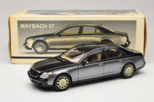Maybach 57 SWB Caspian Black Himalayas Grey AUTOart 1:18 76151 Метал — снимка 9 от 9