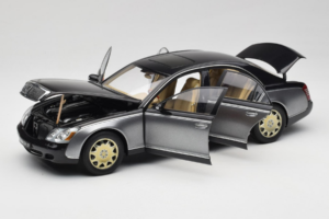 Maybach 57 SWB Caspian Black Himalayas Grey AUTOart 1:18 76151 Метал — снимка 2 от 9