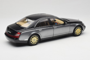 Maybach 57 SWB Caspian Black Himalayas Grey AUTOart 1:18 76151 Метал — снимка 3 от 9